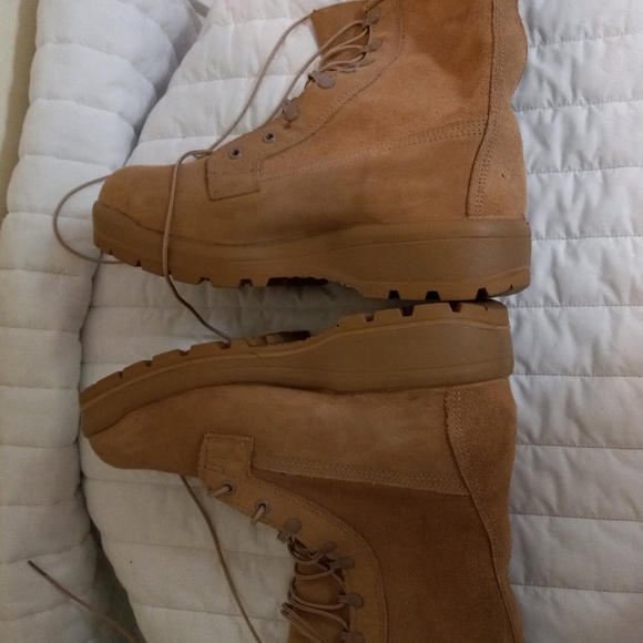 Belleville Men's Suede Boots Tan Lace Up Vibram Soles Sz 9.5 R - Picture 4 of 7